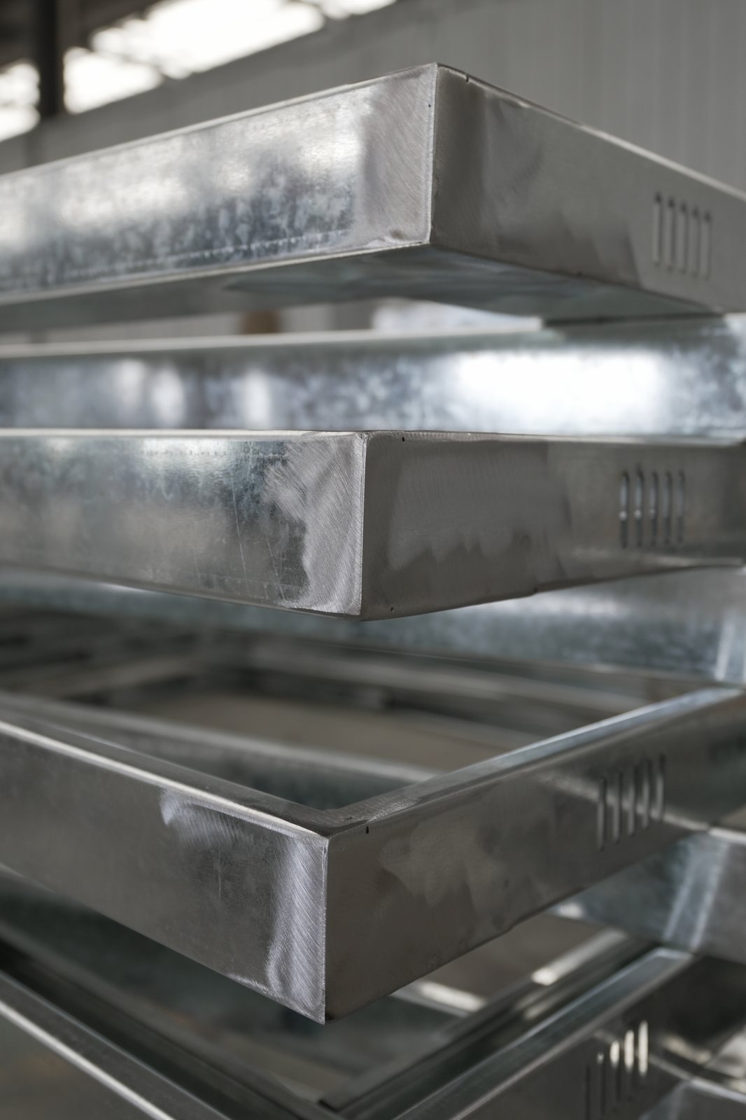 Metal tubing with ventilation slots