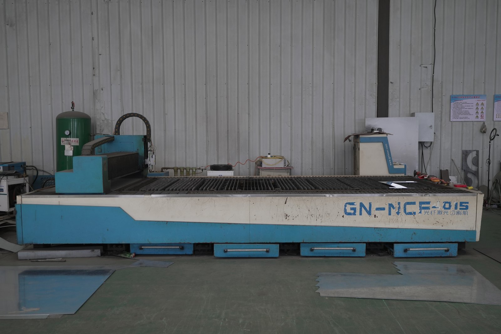 Laser cutting machine